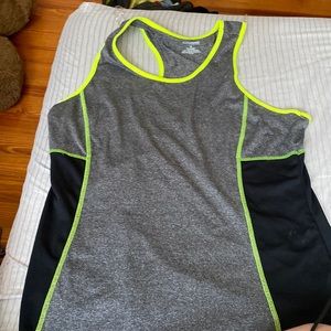 Active wear shirt also have the matching shorts size 1x